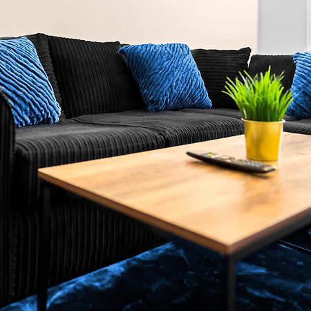 ווסט ברומוויץ' Two Bedroom Apartment - Single Beds - Accommodates 3 - Street Parking - Top Rated -Wbb מראה חיצוני תמונה