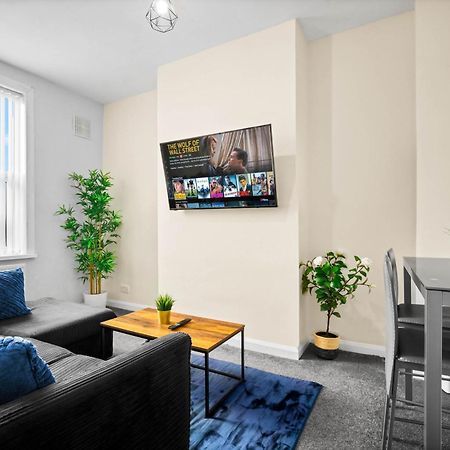 ווסט ברומוויץ' Two Bedroom Apartment - Single Beds - Accommodates 3 - Street Parking - Top Rated -Wbb מראה חיצוני תמונה