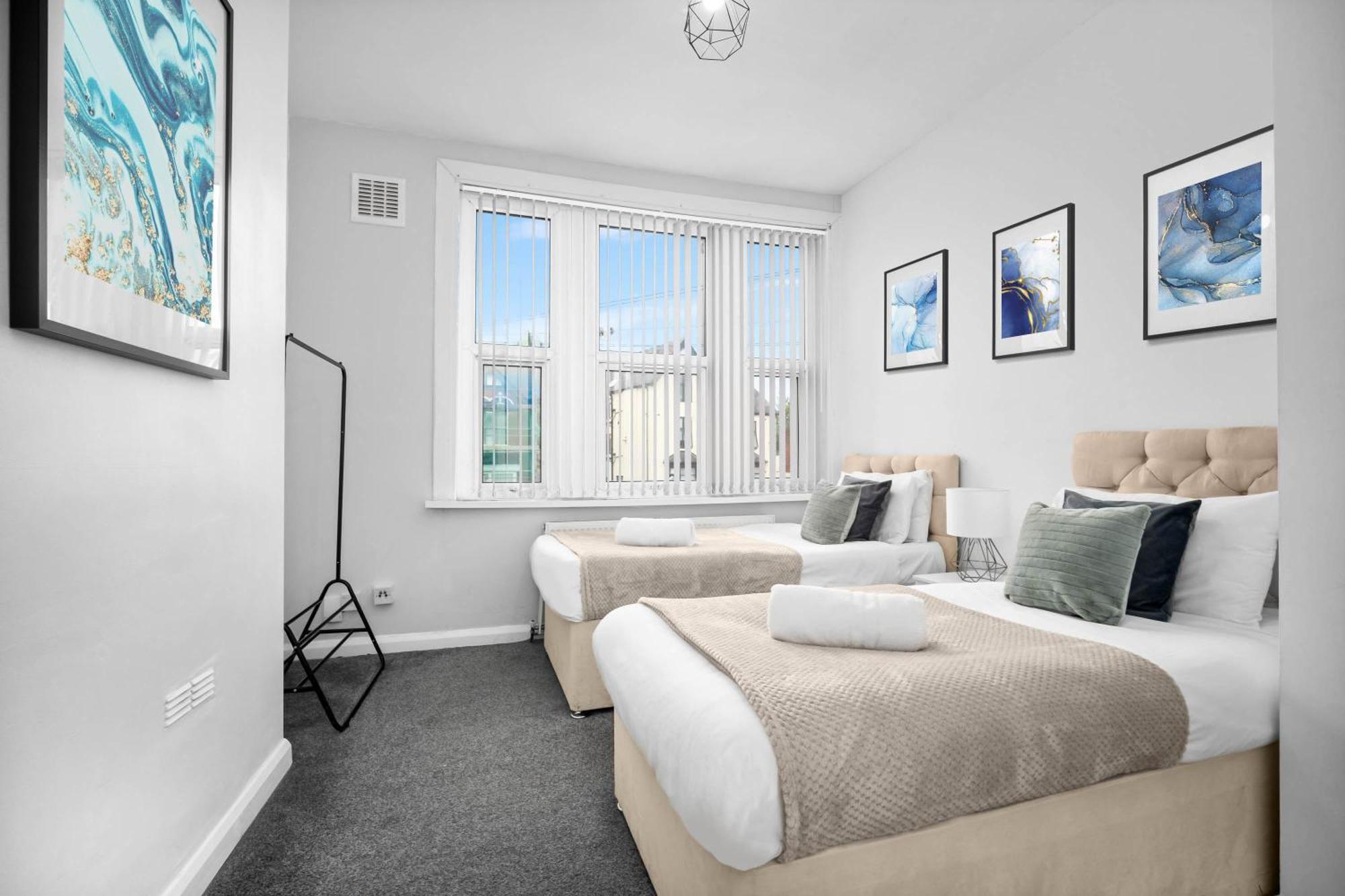 ווסט ברומוויץ' Two Bedroom Apartment - Single Beds - Accommodates 3 - Street Parking - Top Rated -Wbb מראה חיצוני תמונה