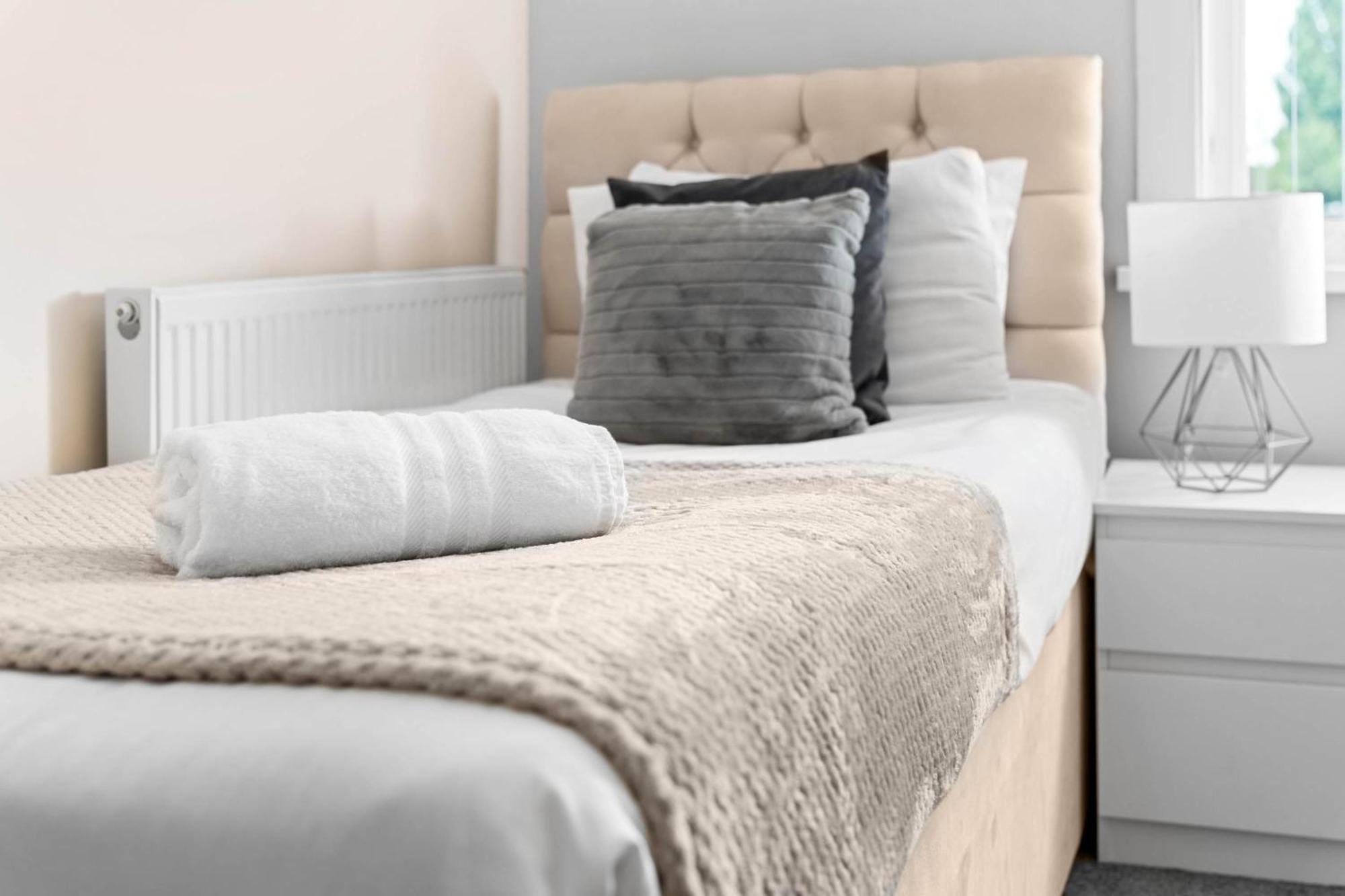 ווסט ברומוויץ' Two Bedroom Apartment - Single Beds - Accommodates 3 - Street Parking - Top Rated -Wbb מראה חיצוני תמונה
