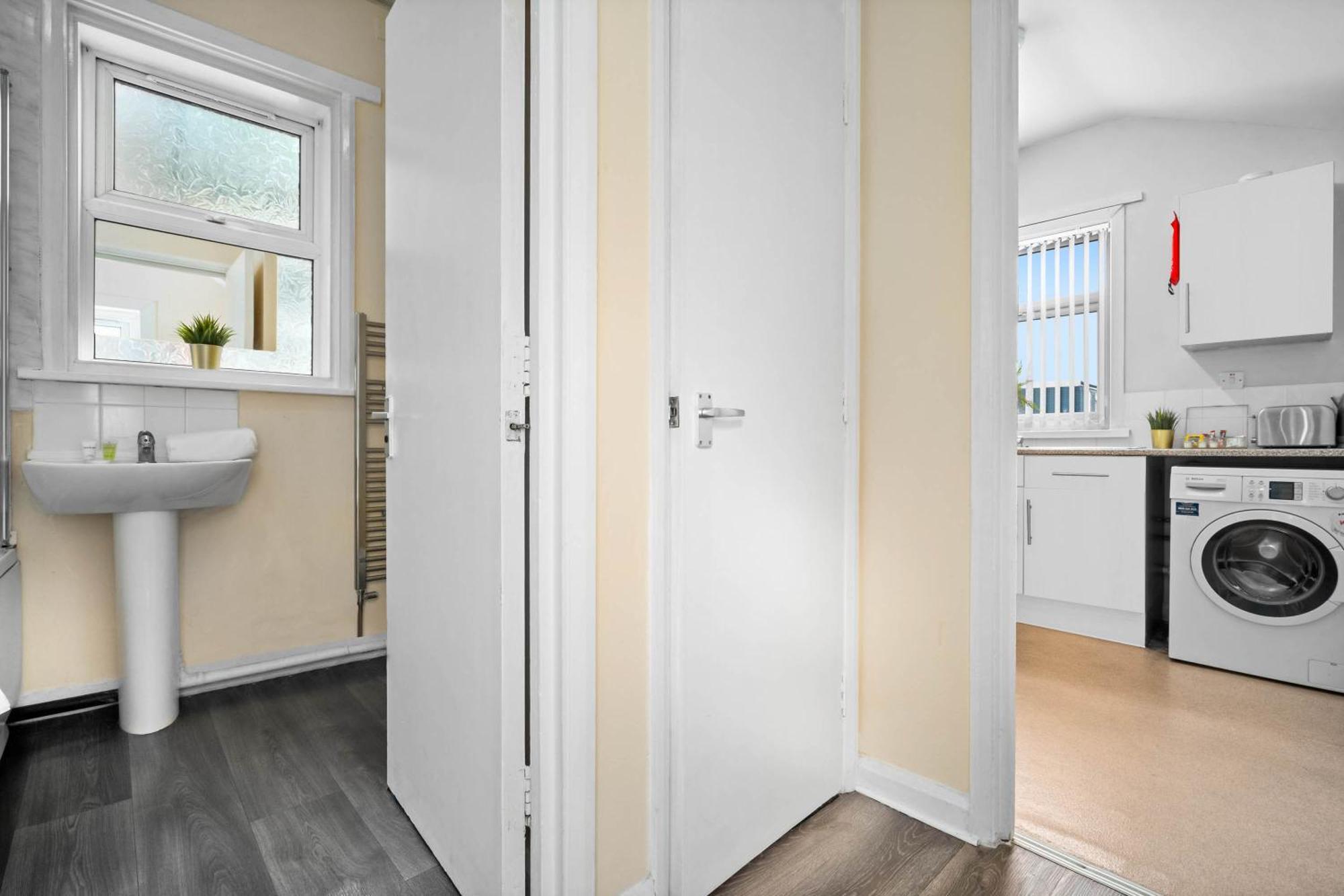 ווסט ברומוויץ' Two Bedroom Apartment - Single Beds - Accommodates 3 - Street Parking - Top Rated -Wbb מראה חיצוני תמונה