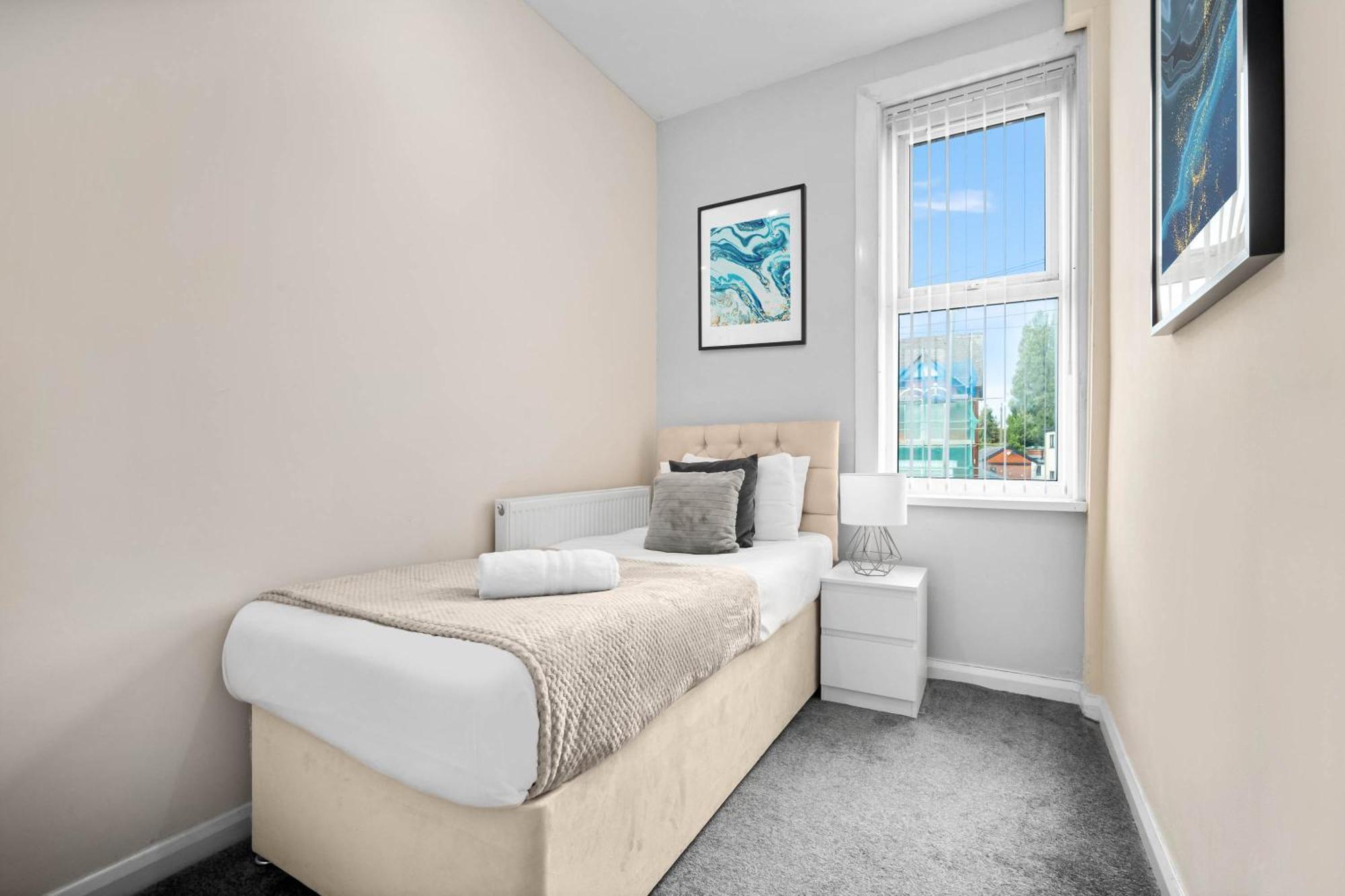 ווסט ברומוויץ' Two Bedroom Apartment - Single Beds - Accommodates 3 - Street Parking - Top Rated -Wbb מראה חיצוני תמונה