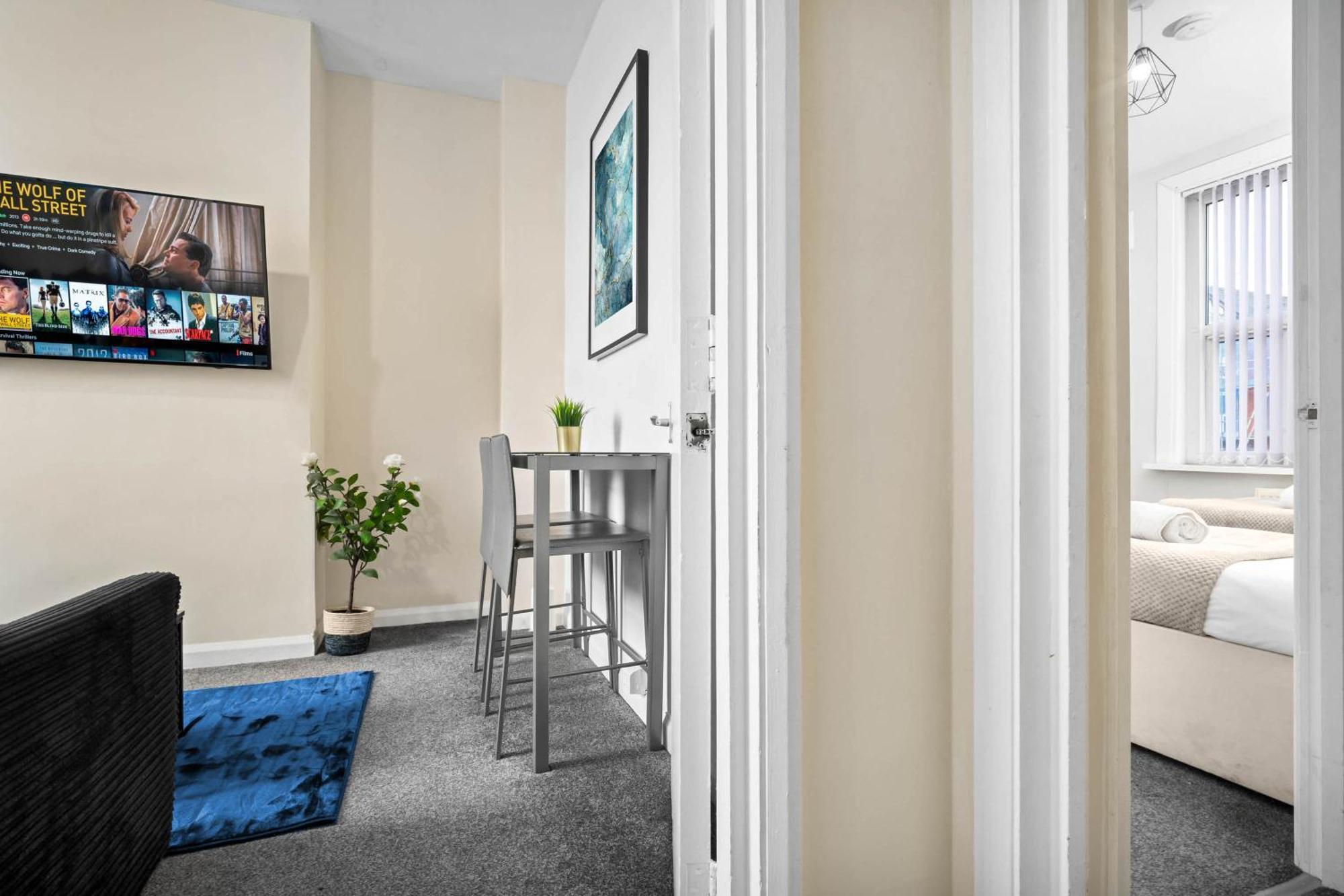 ווסט ברומוויץ' Two Bedroom Apartment - Single Beds - Accommodates 3 - Street Parking - Top Rated -Wbb מראה חיצוני תמונה